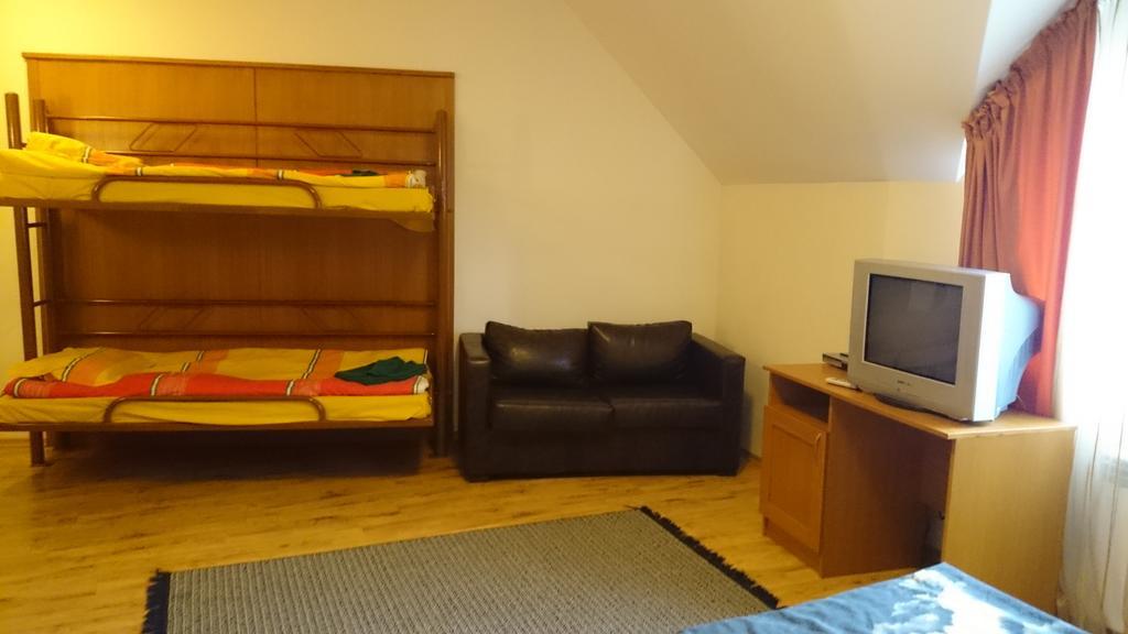 Tes Royal Plaza Apartments بوروفتس المظهر الخارجي الصورة