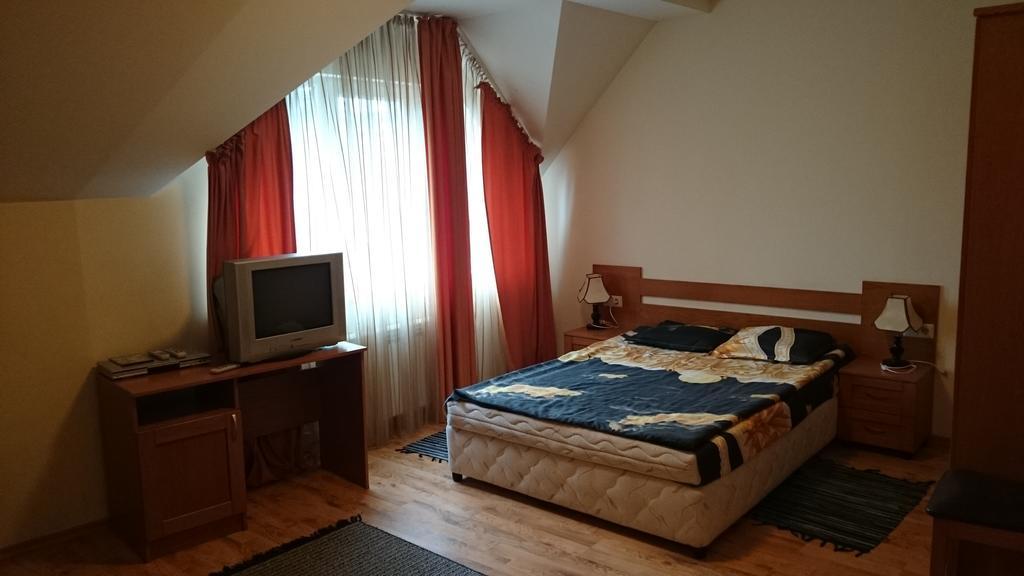 Tes Royal Plaza Apartments بوروفتس المظهر الخارجي الصورة