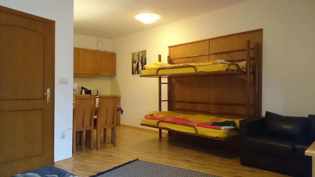 Tes Royal Plaza Apartments بوروفتس المظهر الخارجي الصورة